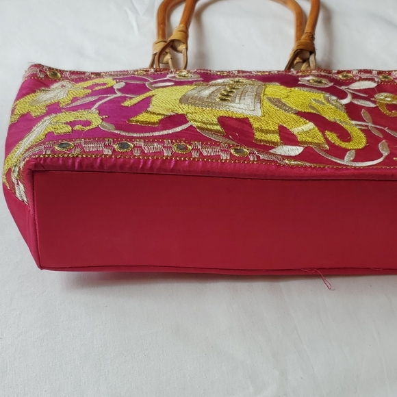 Purse with embroidered elephants - Picture 9 of 9